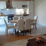 Summerhouse Omis Lejlighed *