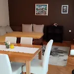 Summerhouse Omis Lejlighed