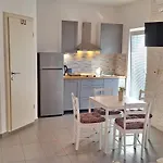 Summerhouse Omis Lejlighed